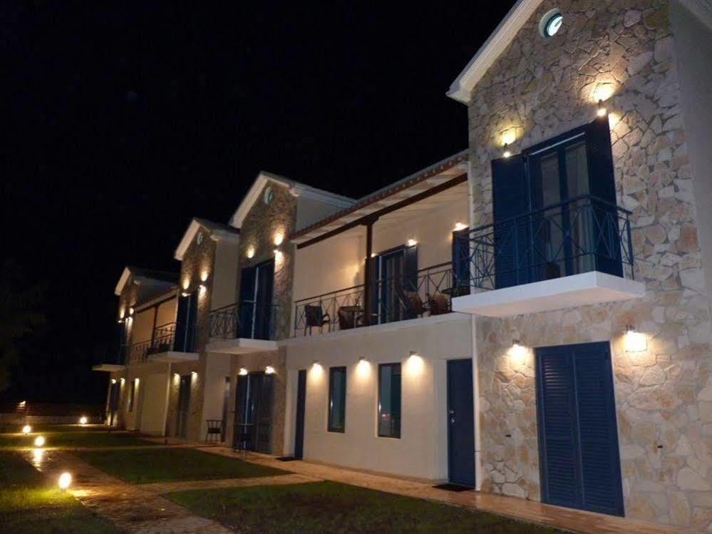 Ilianthos Apartments & Studios Мікрос-Гіалос Екстер'єр фото
