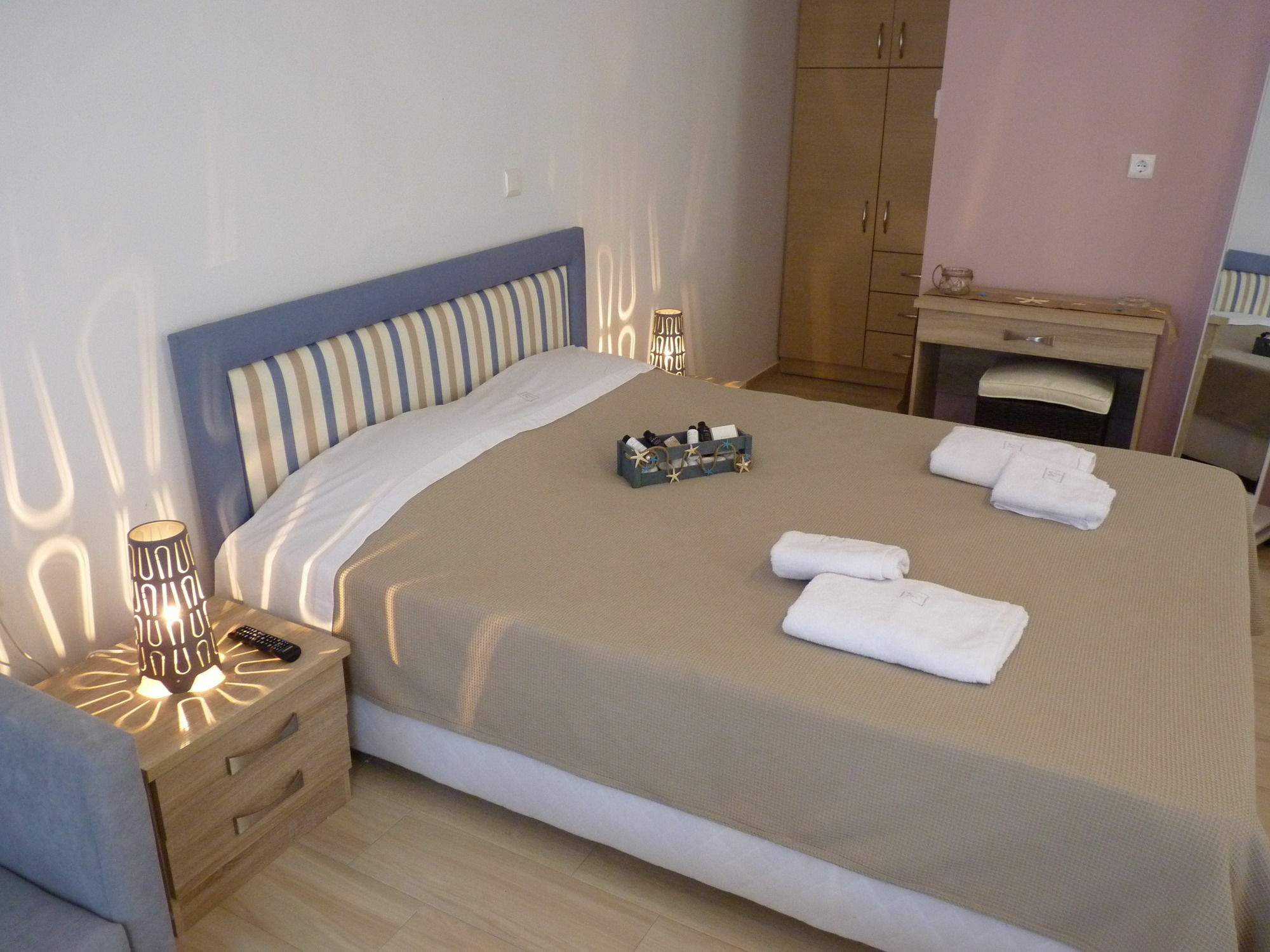 Ilianthos Apartments & Studios Мікрос-Гіалос Екстер'єр фото